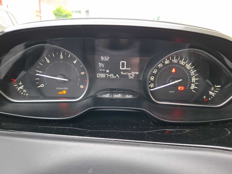Peugeot 208 1.6 Blue-HDi Like — zdjęcie 12