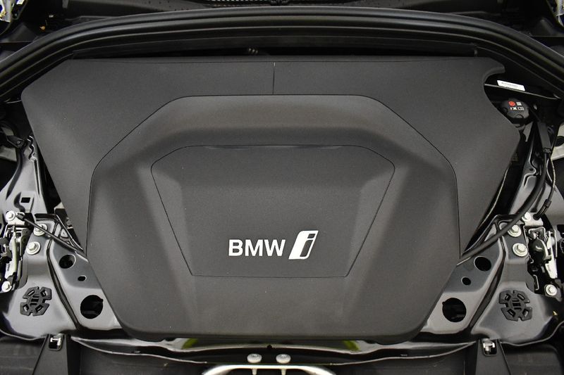 BMW iX1 eDrive 20 xLine — zdjęcie 8