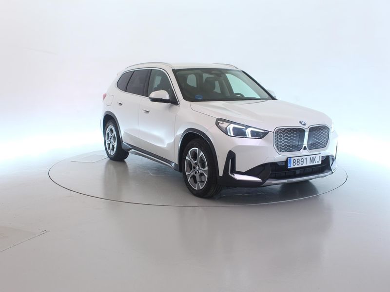 BMW iX1 eDrive 20 xLine — zdjęcie 7