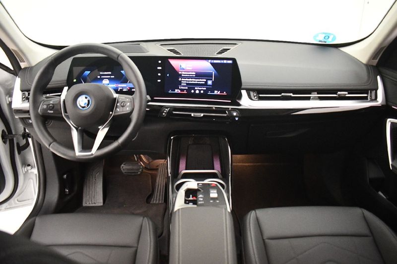 BMW iX1 eDrive 20 xLine — zdjęcie 11