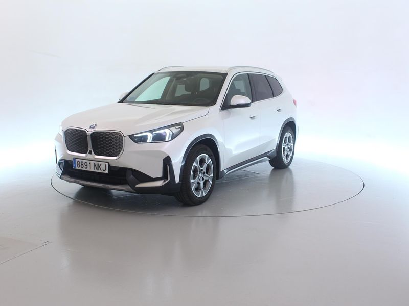 BMW iX1 eDrive 20 xLine — zdjęcie 2