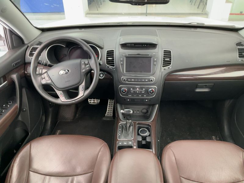 Kia Sorento 2.2 CRDi Spirit 4WD — zdjęcie 12