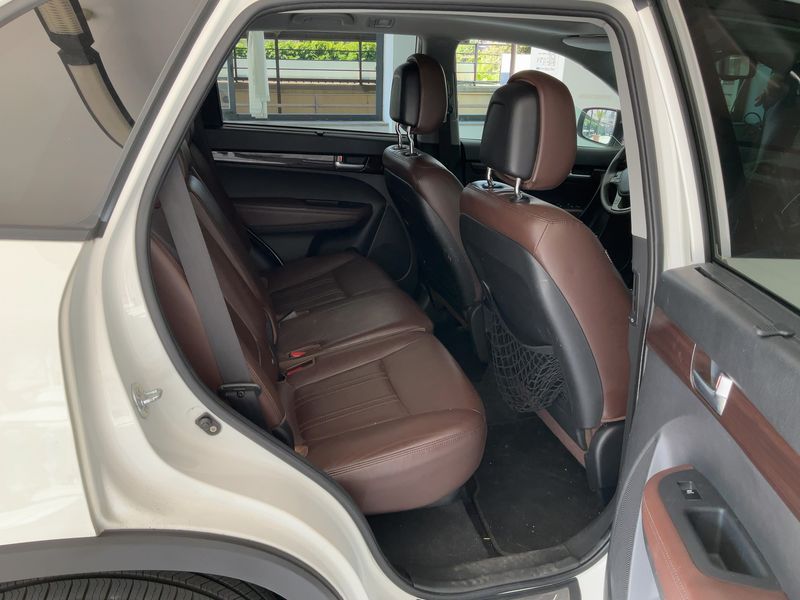 Kia Sorento 2.2 CRDi Spirit 4WD — zdjęcie 14