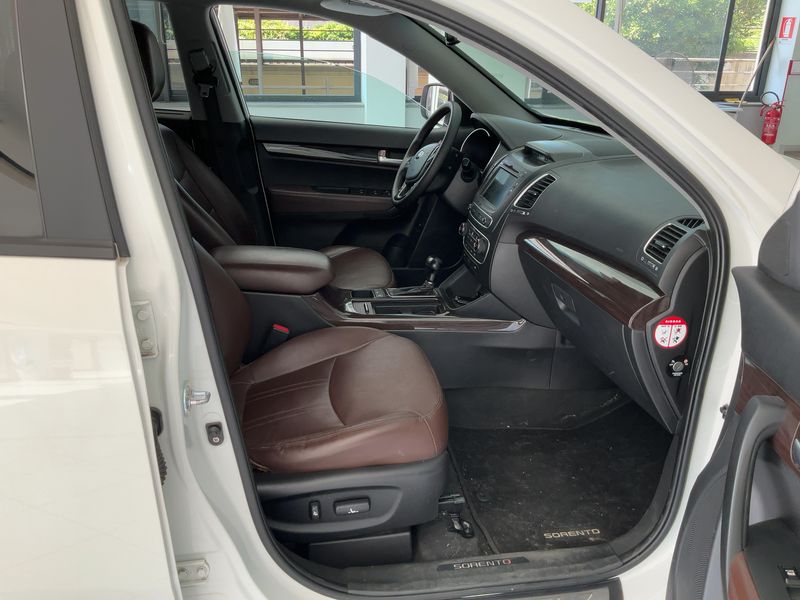Kia Sorento 2.2 CRDi Spirit 4WD — zdjęcie 11
