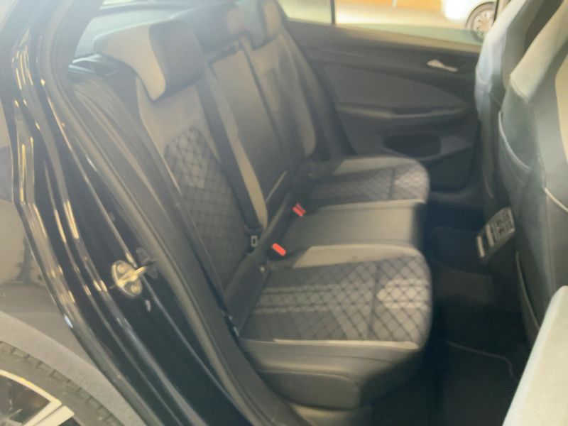 Volkswagen Golf VIII 2.0 TDI R-Line — zdjęcie 14