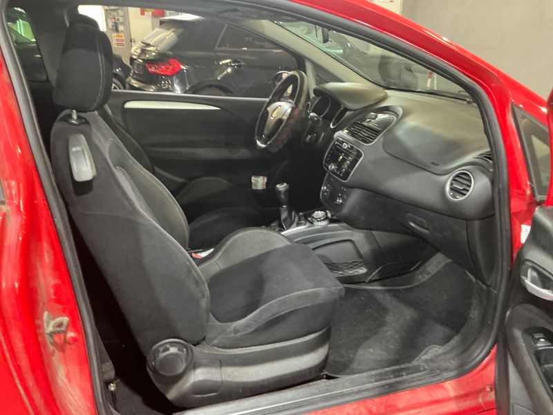 Fiat Punto 1.4 Turbo Lounge — zdjęcie 3