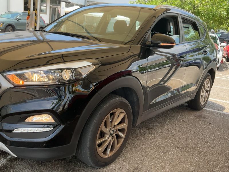 Hyundai Tucson 1.6 Link BlueDrive 2WD — zdjęcie 2