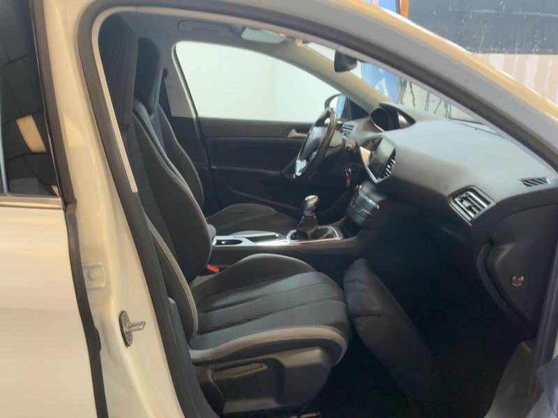 Peugeot 308 1.2 e-THP Style 2015 – снимка 16