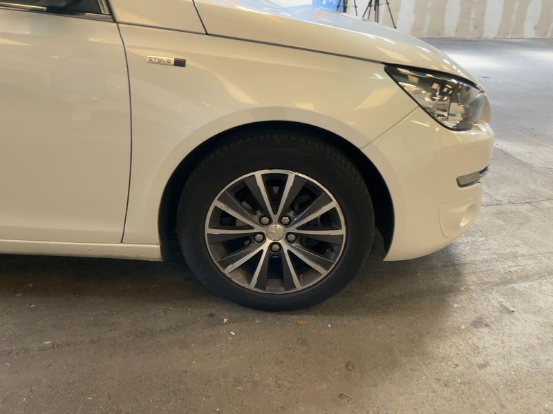 Peugeot 308 1.2 e-THP Style 2015 – снимка 11