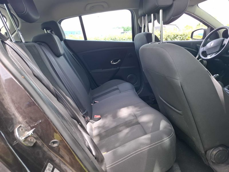 Renault Megane 1.9 dCi Dynamique — zdjęcie 14