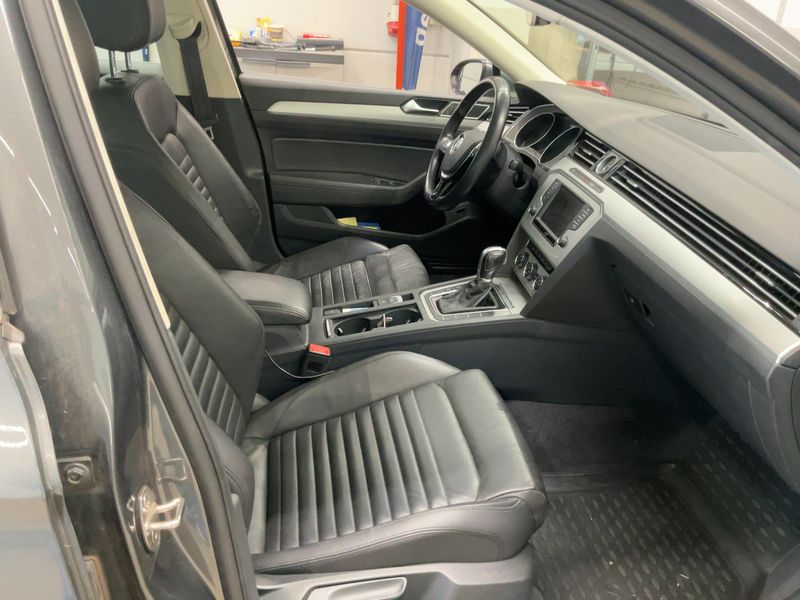 Volkswagen Passat 2.0 TDI Comfortline 4Motion BlueMotion Tech 2015 – снимка 16