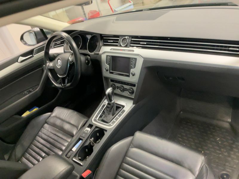 Volkswagen Passat 2.0 TDI Comfortline 4Motion BlueMotion Tech 2015 – снимка 17