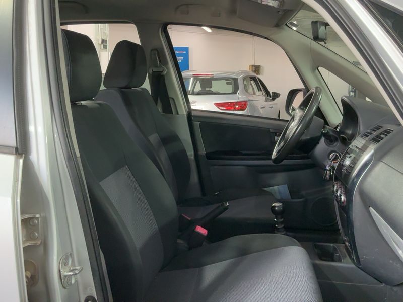 Suzuki SX4 1.9 DDiS Club — zdjęcie 11