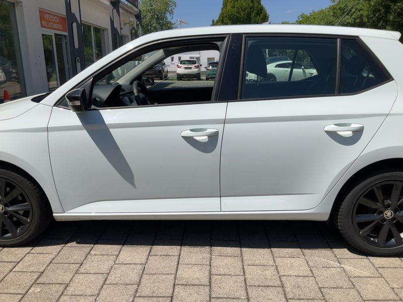 Skoda Fabia 1.0 MPI Red & Grey — zdjęcie 4