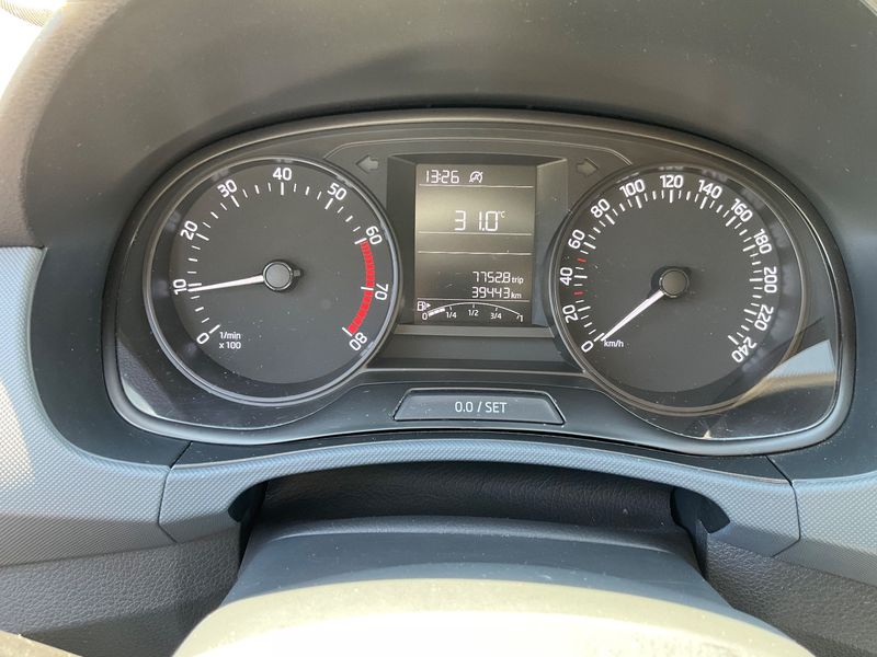 Skoda Fabia 1.0 MPI Red & Grey — zdjęcie 13
