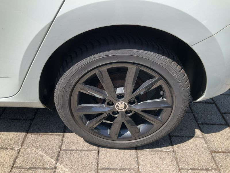 Skoda Fabia 1.0 MPI Red & Grey 2016 – снимка 5