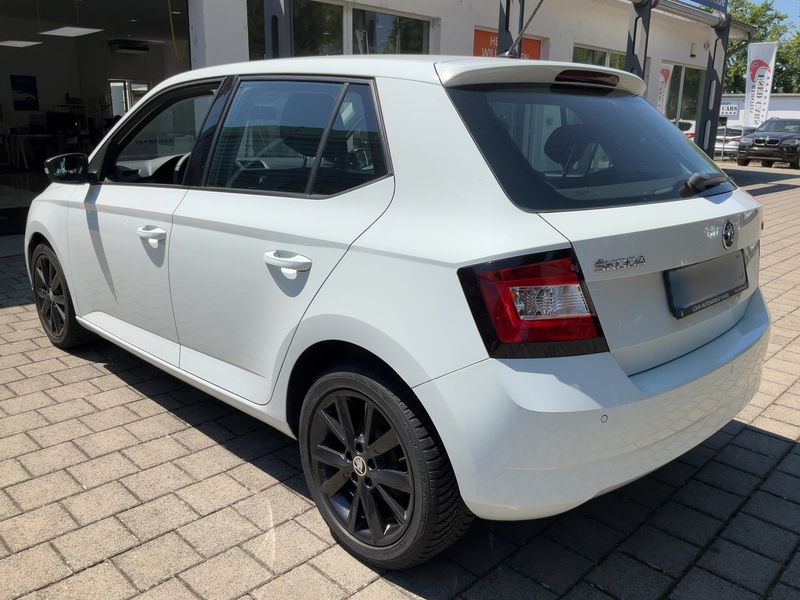 Skoda Fabia 1.0 MPI Red & Grey — zdjęcie 3