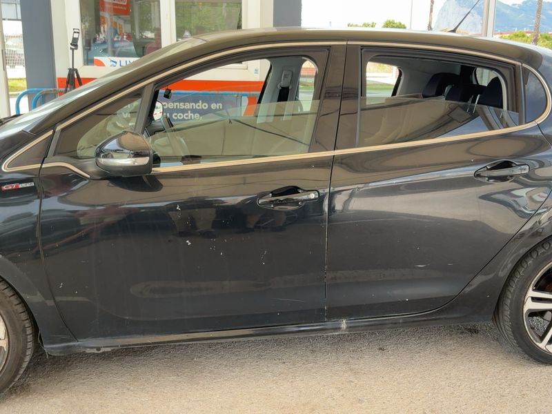 Peugeot 208 1.6 Blue-HDi GT Line 2016 – снимка 4