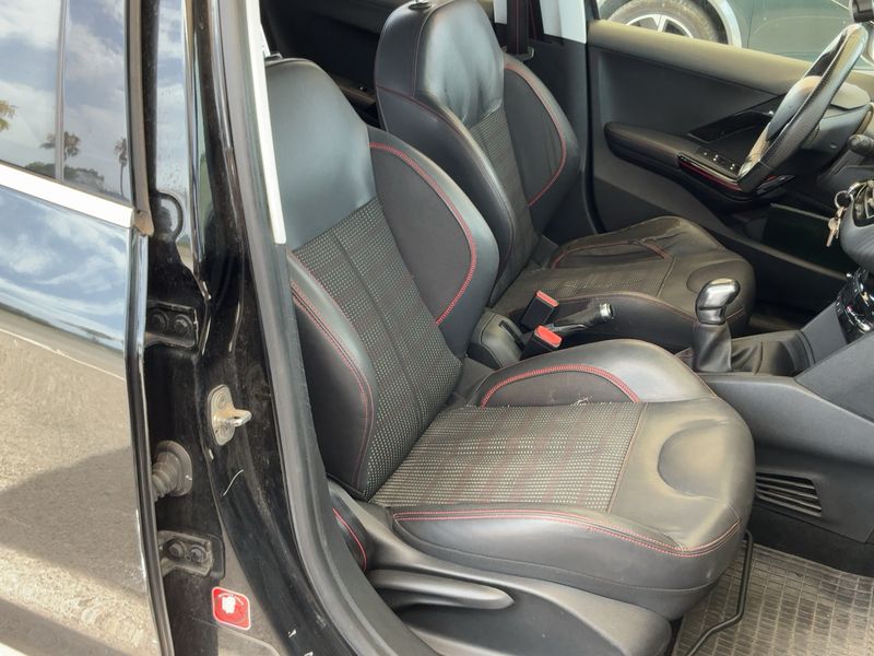 Peugeot 208 1.6 Blue-HDi GT Line 2016 – снимка 16