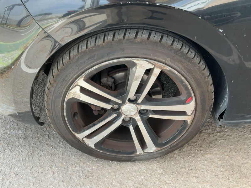 Peugeot 208 1.6 Blue-HDi GT Line 2016 – снимка 3