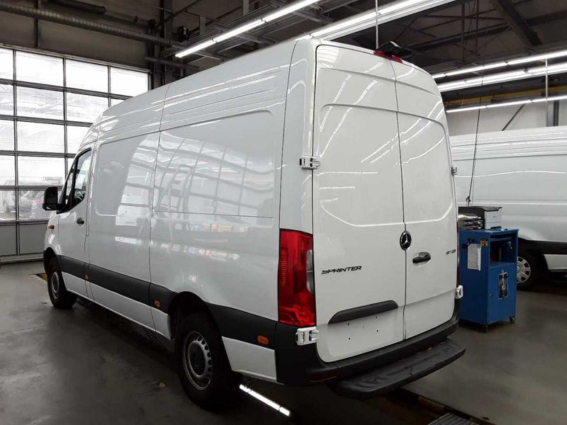 Mercedes-Benz Sprinter 317 CDI RWD PRO L2 — zdjęcie 2
