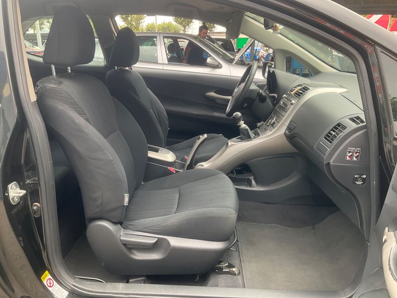 Toyota Auris 2.0 D-4D Sol 2008 – снимка 3