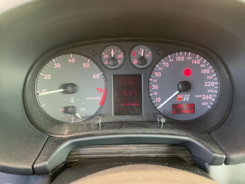 Audi S3 1.8 Turbo quattro — zdjęcie 13