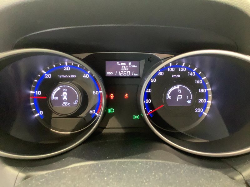 Hyundai ix35 2.0 CRDi Finale AWD — zdjęcie 13