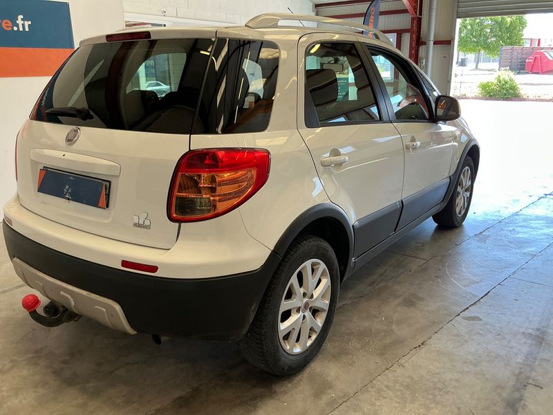Fiat Sedici 2.0 JTDM Multijet Emotion 4x4 — zdjęcie 2