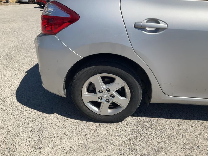 Toyota Auris 1.8 Hybrid Lounge 2012 – снимка 9
