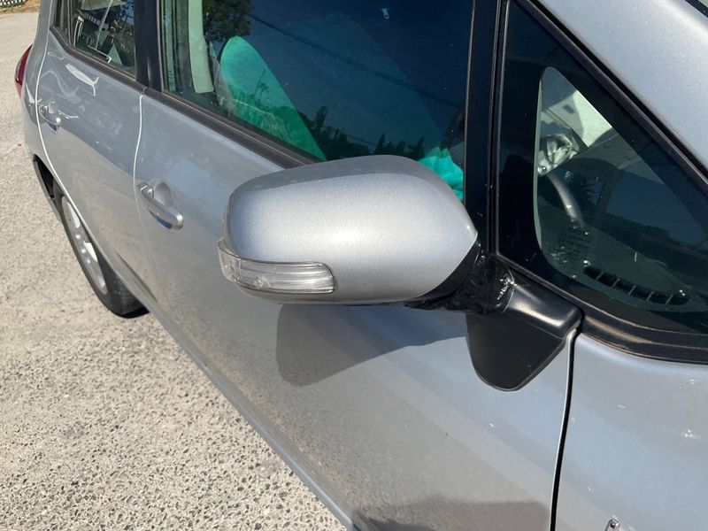 Toyota Auris 1.8 Hybrid Lounge 2012 – снимка 22