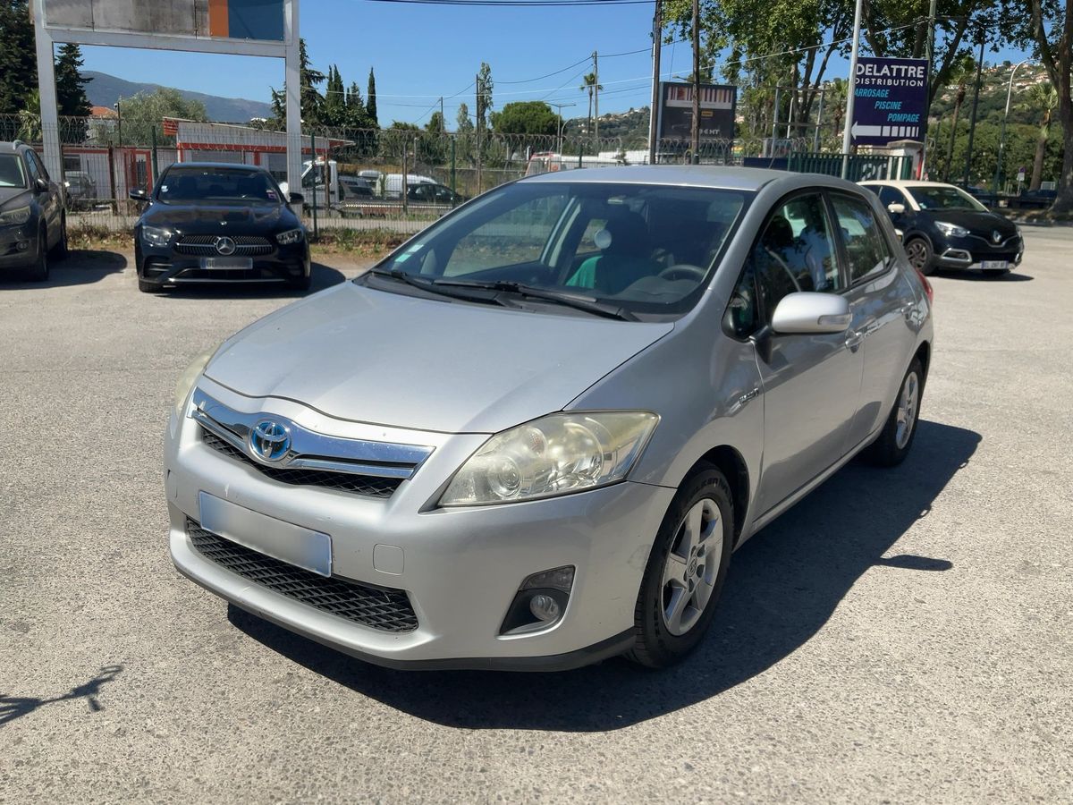 Toyota Auris 2012 — photo 1