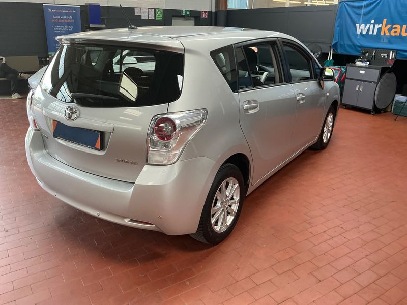 Toyota Verso 1.6 Edition — zdjęcie 2