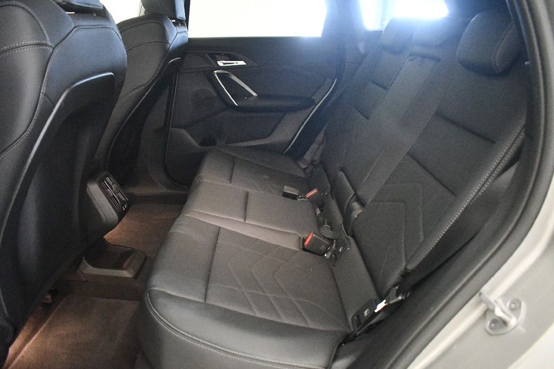 BMW iX1 eDrive 20 M Sport — zdjęcie 13