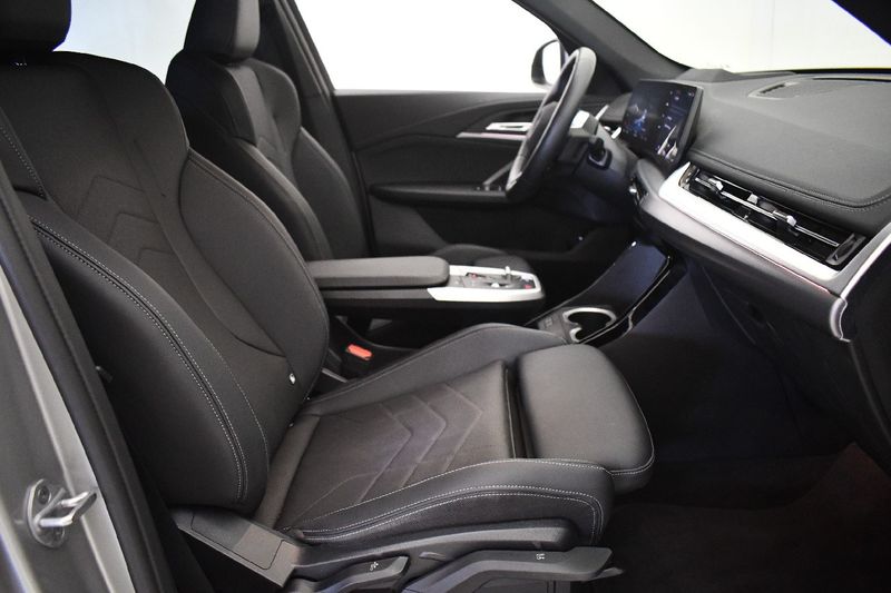 BMW iX1 eDrive 20 M Sport — zdjęcie 10