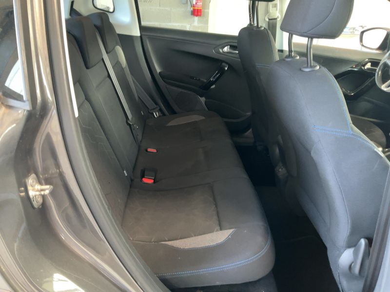 Peugeot 2008 1.2 PureTech Signature 2019 – снимка 19