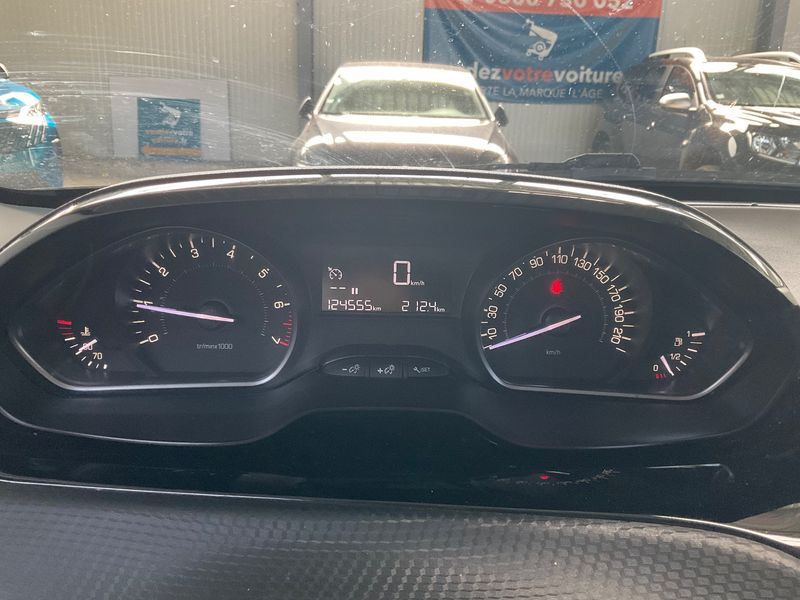 Peugeot 2008 1.2 PureTech Signature 2019 – снимка 18