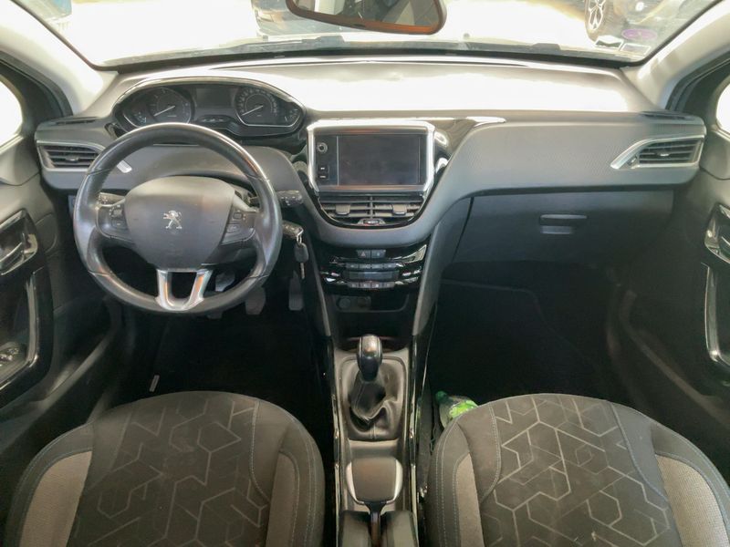 Peugeot 2008 1.2 PureTech Signature 2019 – снимка 17