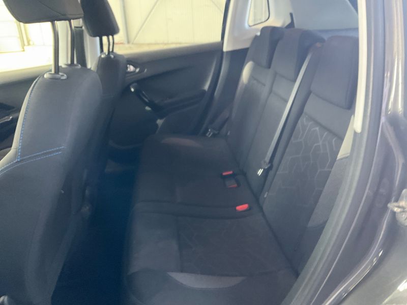 Peugeot 2008 1.2 PureTech Signature 2019 – снимка 29