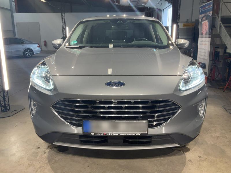 Ford Kuga 1.5 EcoBoost Titanium X — zdjęcie 9