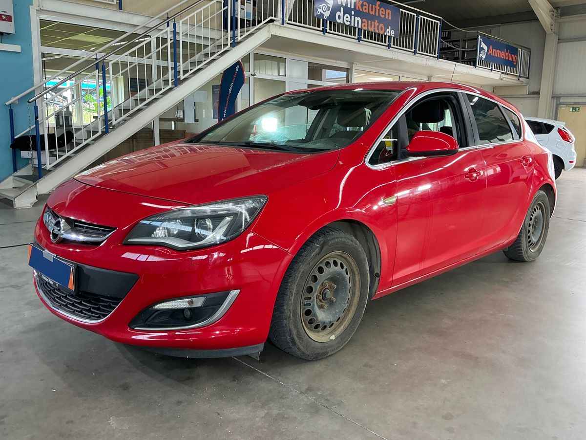 Opel Astra 2012 — photo 1