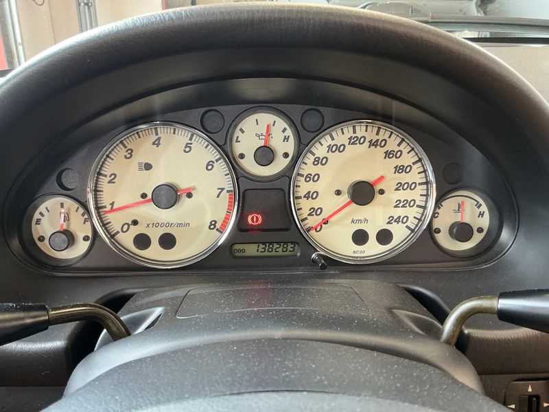 Mazda MX-5 1.9 Roadster — zdjęcie 13