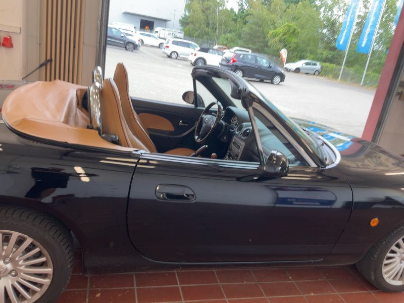 Mazda MX-5 1.9 Roadster — zdjęcie 7