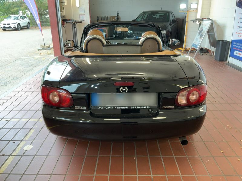Mazda MX-5 1.9 Roadster — zdjęcie 5
