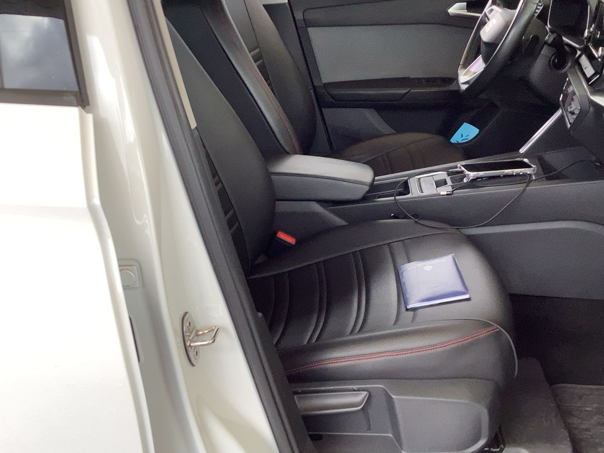 Seat Leon 2023 — photo 17