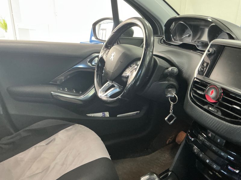 Peugeot 2008 1.2 PureTech Allure 2017 – снимка 23