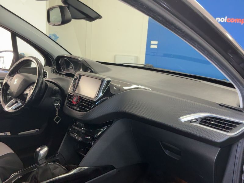 Peugeot 2008 1.2 PureTech Allure 2017 – снимка 17
