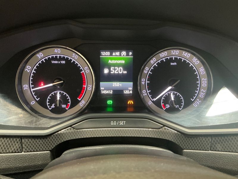 Skoda Superb 1.4 TSI ACT SportLine — zdjęcie 13