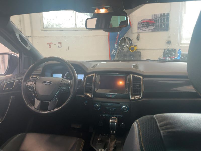 Ford Ranger 2.0 TDCi Doppelkabine 4x4 Wildtrak — zdjęcie 12