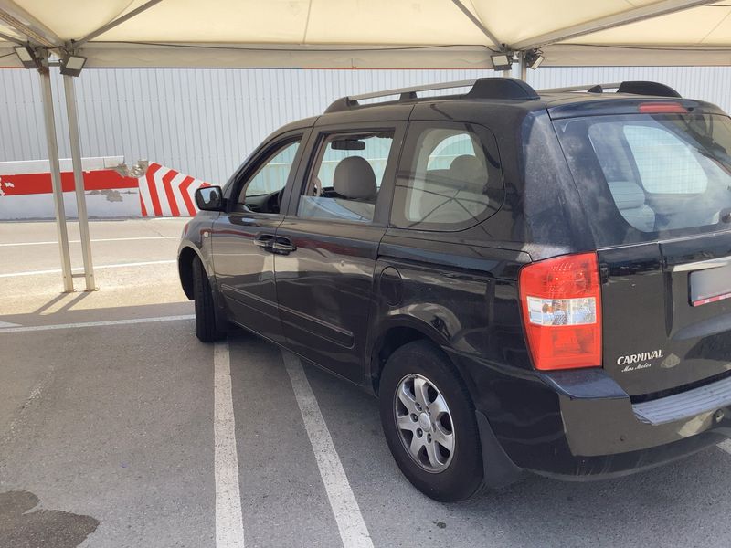Kia Carnival 2.9 CRDi VGT Active — zdjęcie 3